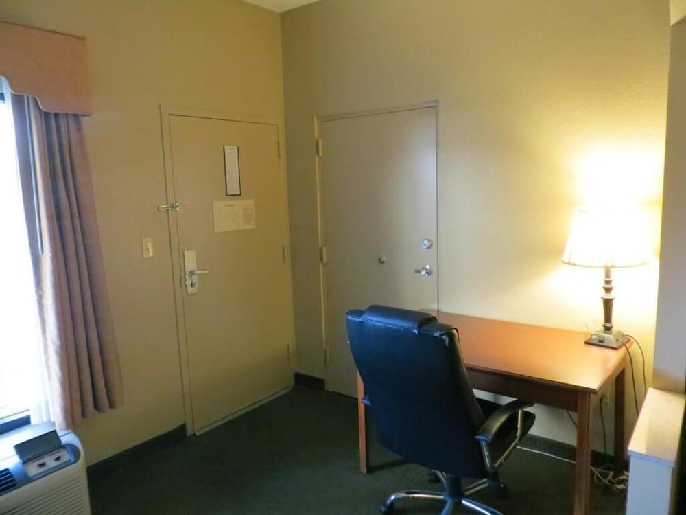 Fairview Inn & Suites Мобил Экстерьер фото