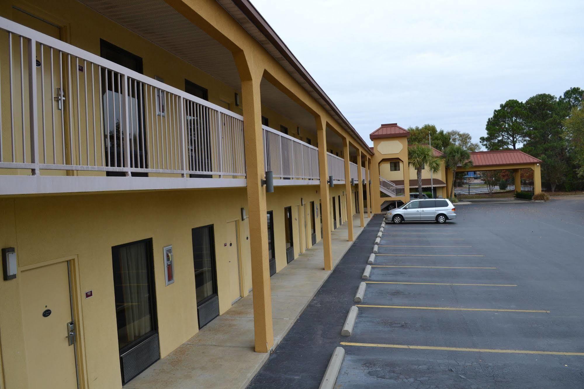 Fairview Inn & Suites Мобил Экстерьер фото