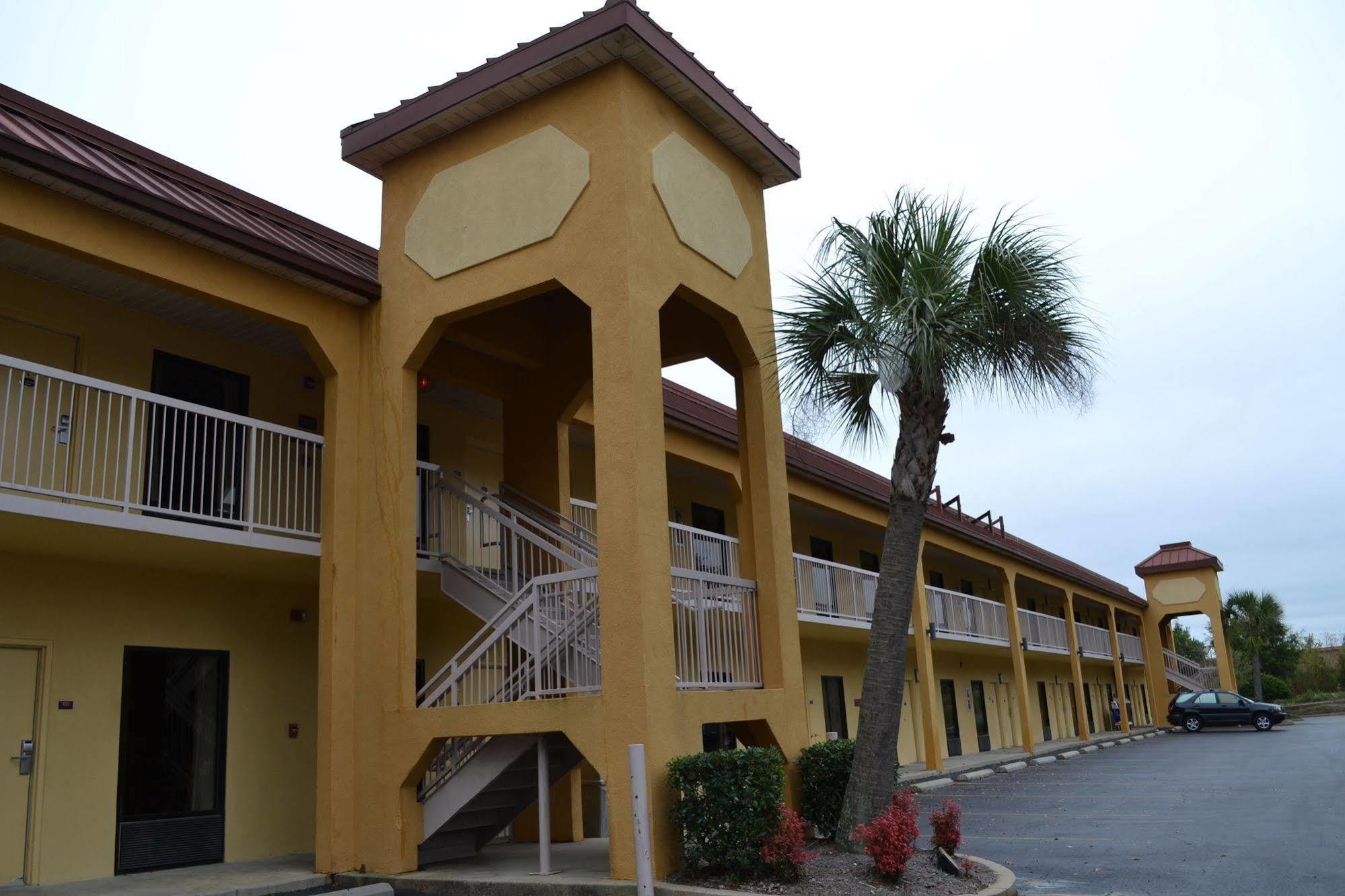 Fairview Inn & Suites Мобил Экстерьер фото