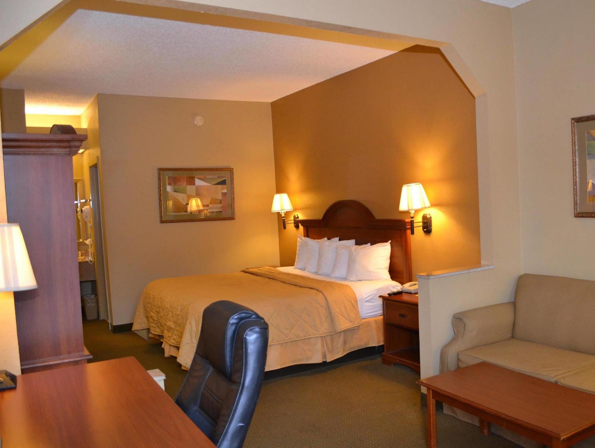 Fairview Inn & Suites Мобил Экстерьер фото